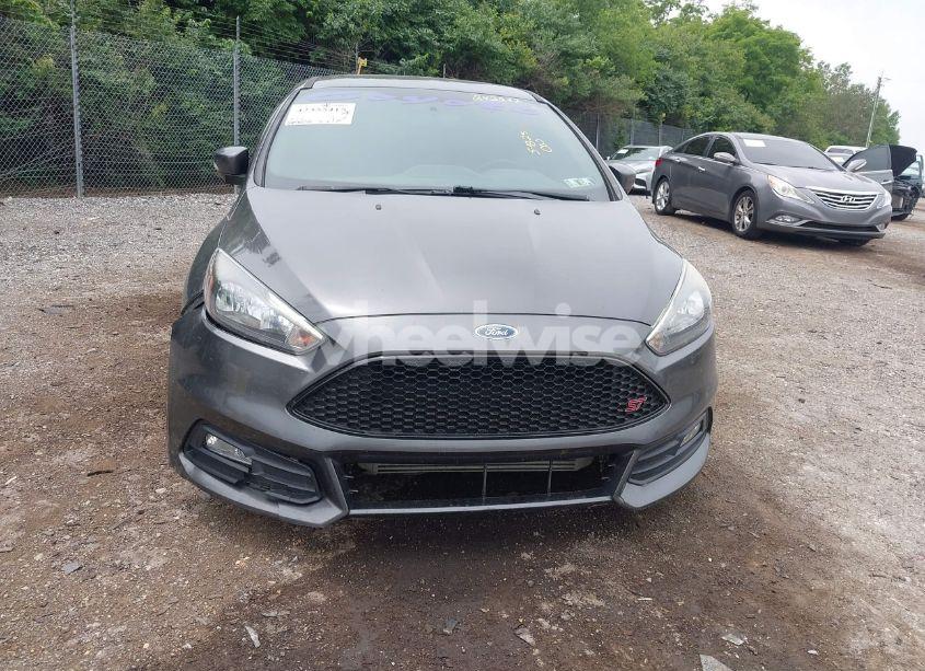 Photo 18 of 2018 Ford Focus ST (VIN 1FADP3L99JL243272)