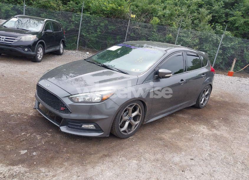 Photo 2 of 2018 Ford Focus ST (VIN 1FADP3L99JL243272)