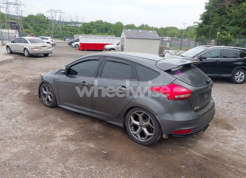 Photo 3 of 2018 Ford Focus ST (VIN 1FADP3L99JL243272)