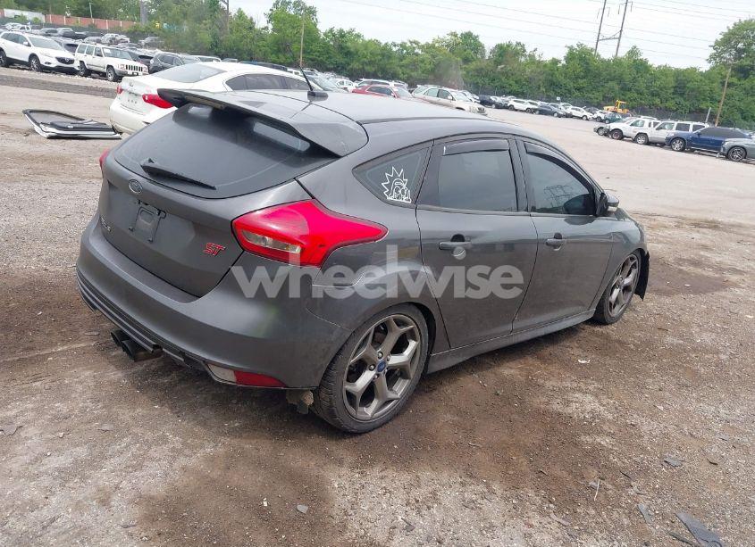 Photo 4 of 2018 Ford Focus ST (VIN 1FADP3L99JL243272)