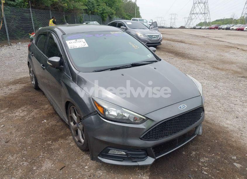 Photo 6 of 2018 Ford Focus ST (VIN 1FADP3L99JL243272)