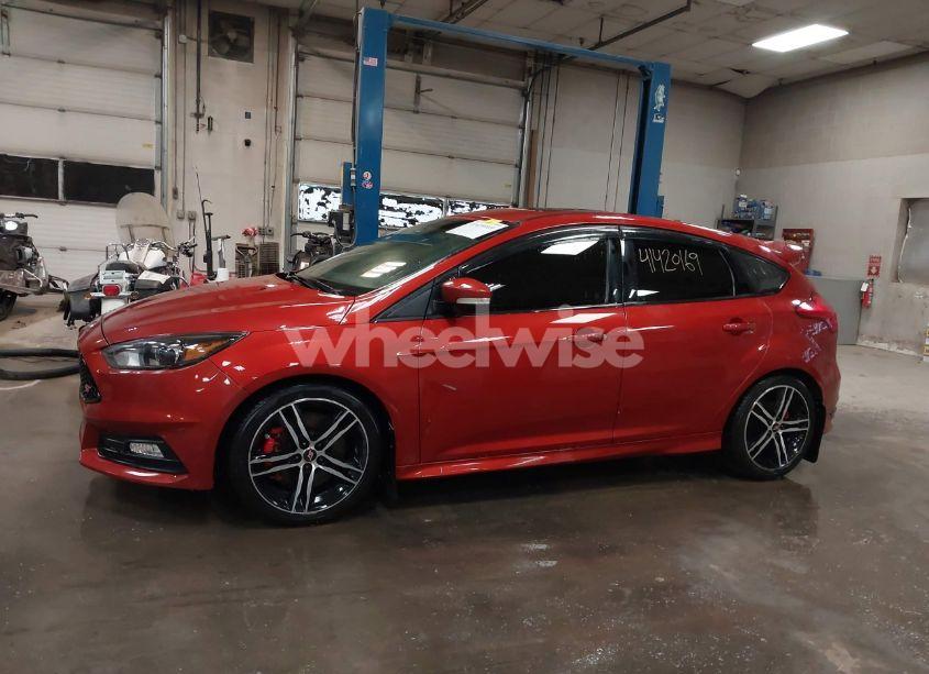 Photo 14 of 2018 Ford Focus ST (VIN 1FADP3L99JL306466)