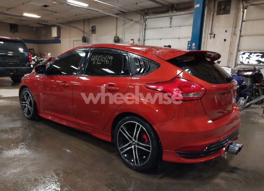 Photo 3 of 2018 Ford Focus ST (VIN 1FADP3L99JL306466)