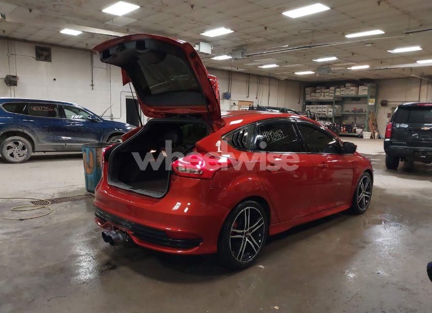 Photo 4 of 2018 Ford Focus ST (VIN 1FADP3L99JL306466)