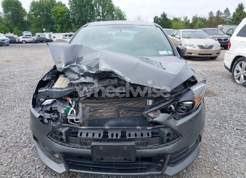 Photo 12 of 2018 Ford Focus ST (VIN 1FADP3L99JL329844)