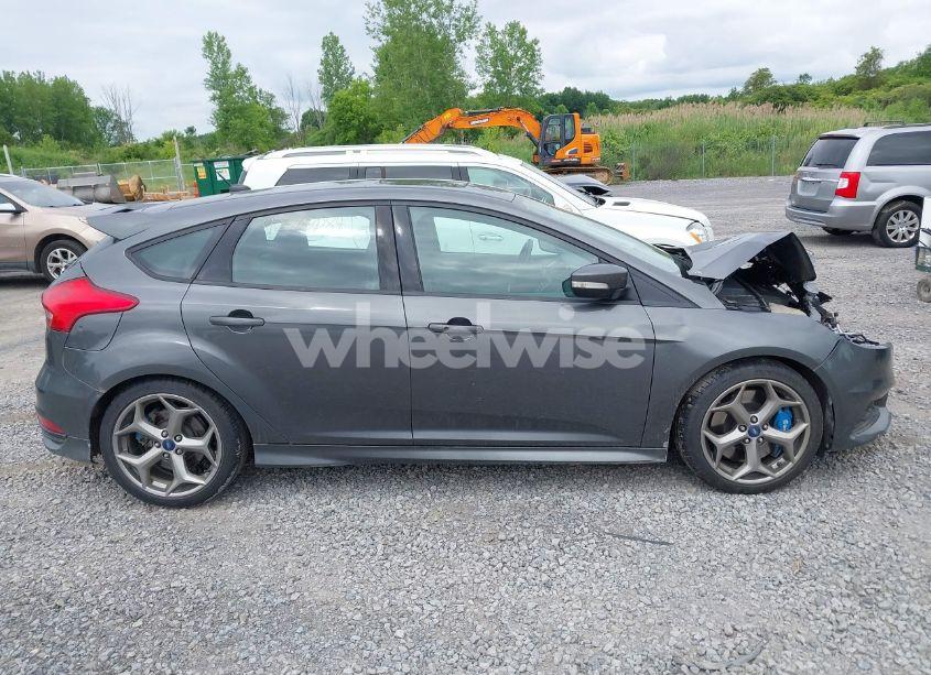 Photo 13 of 2018 Ford Focus ST (VIN 1FADP3L99JL329844)