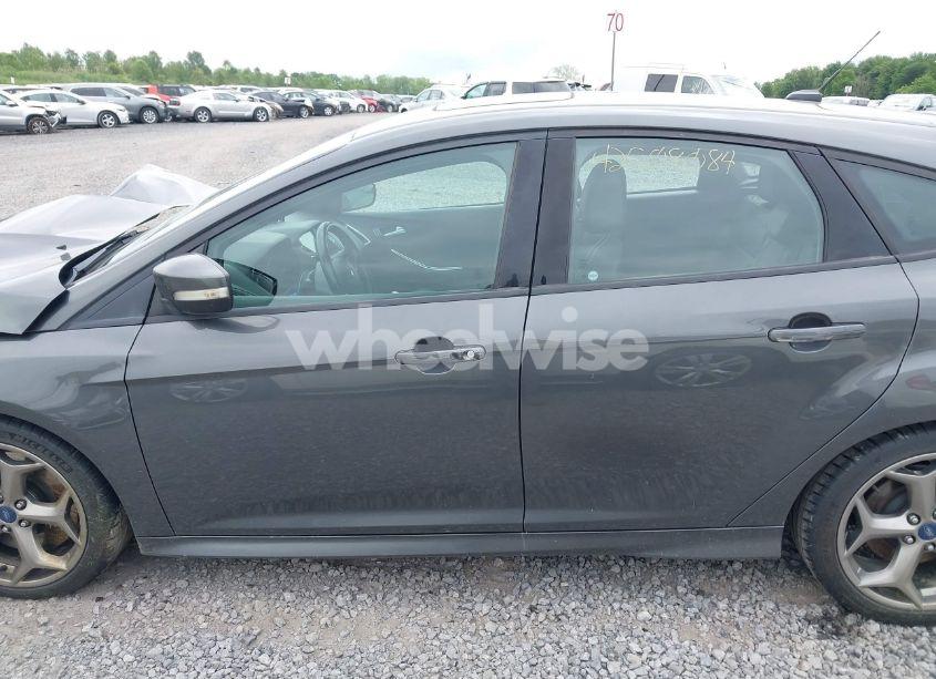 Photo 14 of 2018 Ford Focus ST (VIN 1FADP3L99JL329844)