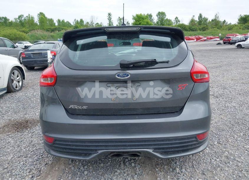 Photo 16 of 2018 Ford Focus ST (VIN 1FADP3L99JL329844)