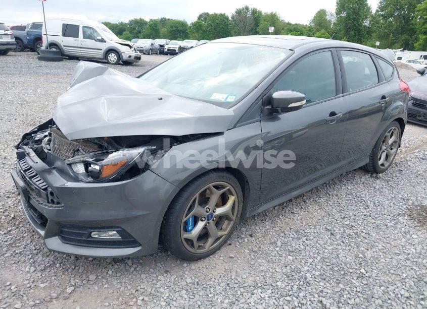 Photo 2 of 2018 Ford Focus ST (VIN 1FADP3L99JL329844)