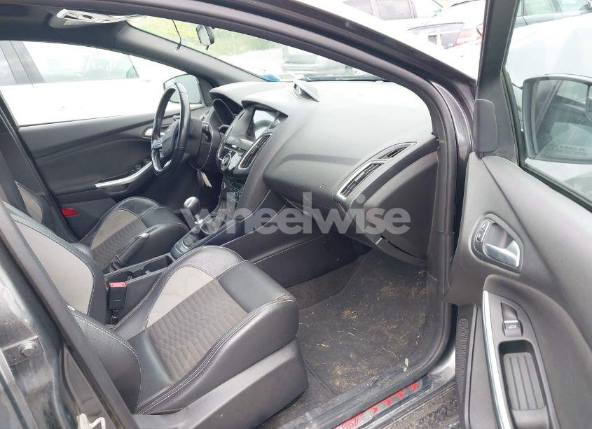 Photo 5 of 2018 Ford Focus ST (VIN 1FADP3L99JL329844)