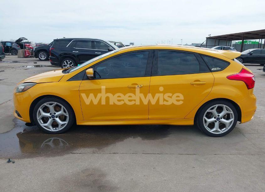 Photo 14 of 2013 Ford Focus ST (VIN 1FADP3L9XDL230941)