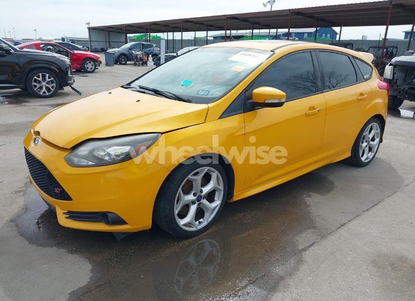 Photo 2 of 2013 Ford Focus ST (VIN 1FADP3L9XDL230941)