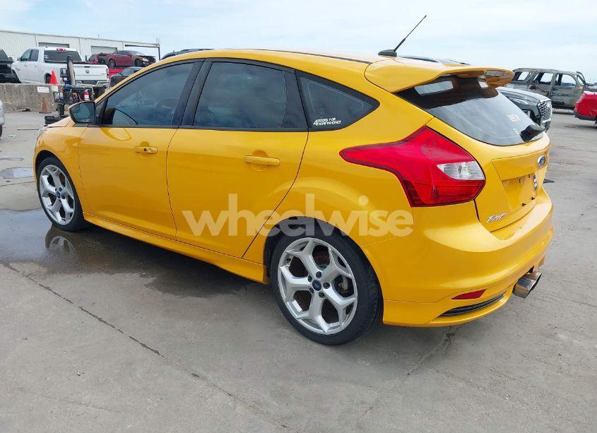 Photo 3 of 2013 Ford Focus ST (VIN 1FADP3L9XDL230941)