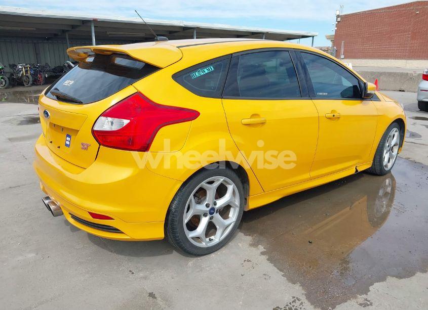 Photo 4 of 2013 Ford Focus ST (VIN 1FADP3L9XDL230941)