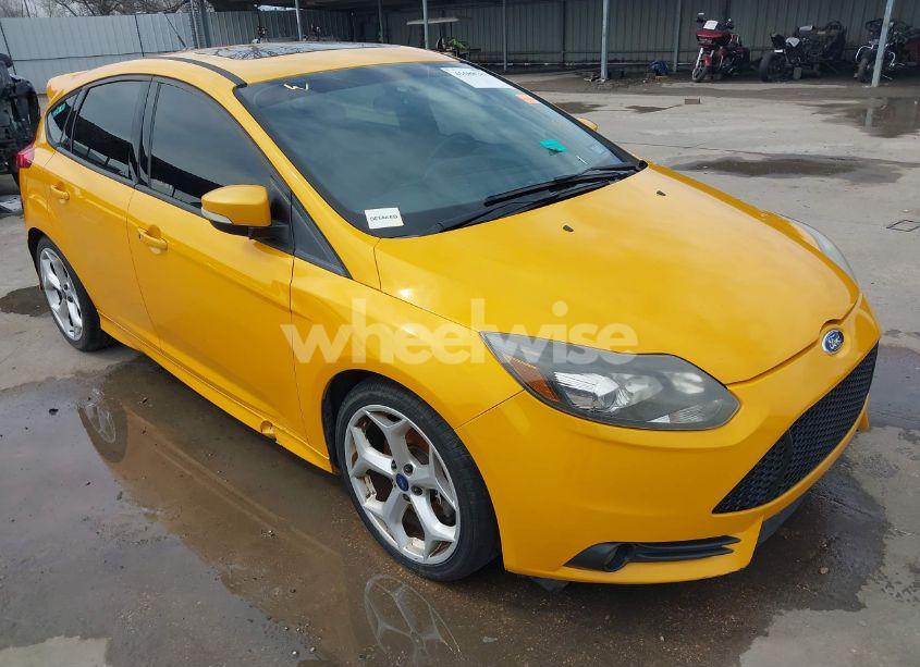 Photo 6 of 2013 Ford Focus ST (VIN 1FADP3L9XDL230941)