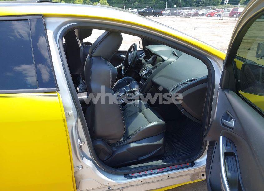 Photo 5 of 2013 Ford Focus ST (VIN 1FADP3L9XDL242927)