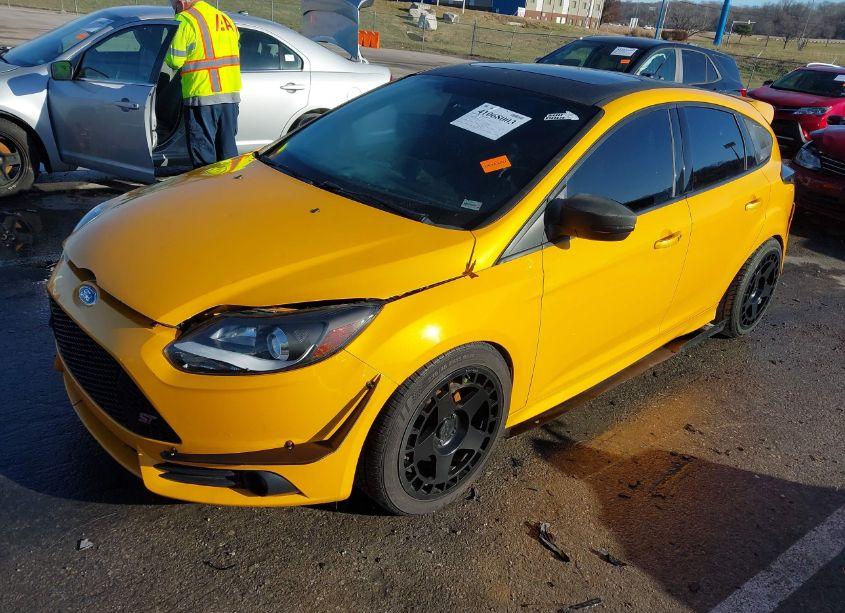 Photo 2 of 2013 Ford Focus ST (VIN 1FADP3L9XDL364655)
