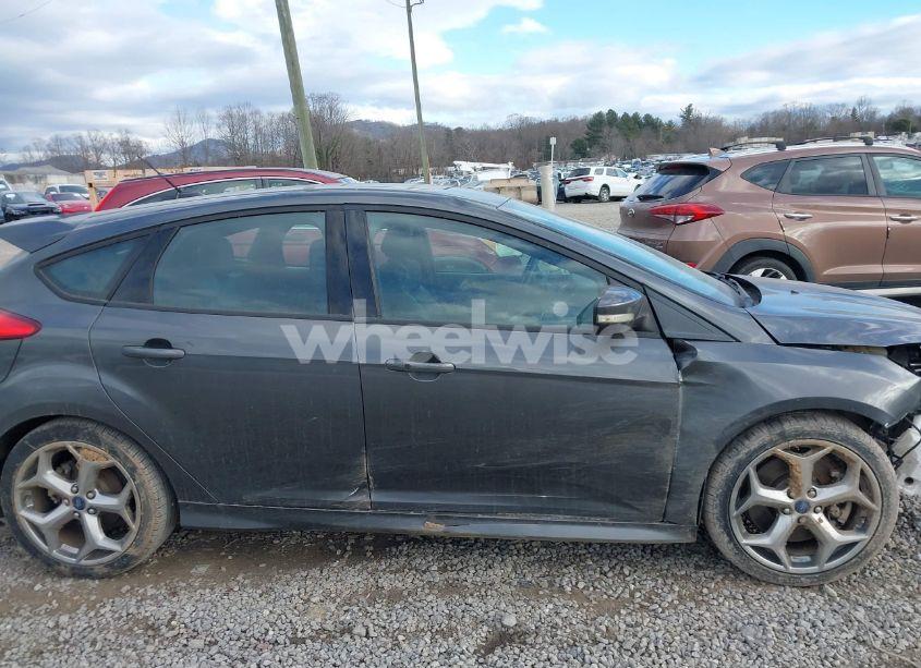 Photo 14 of 2015 Ford Focus ST (VIN 1FADP3L9XFL227184)