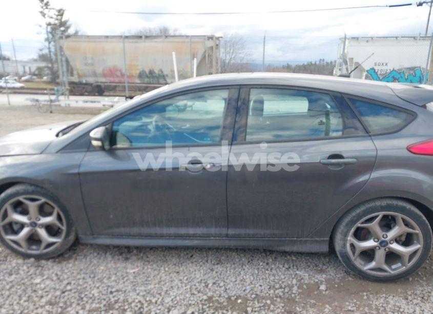 Photo 15 of 2015 Ford Focus ST (VIN 1FADP3L9XFL227184)