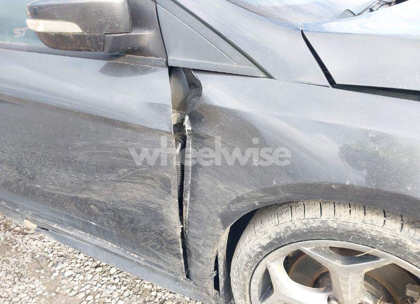 Photo 18 of 2015 Ford Focus ST (VIN 1FADP3L9XFL227184)