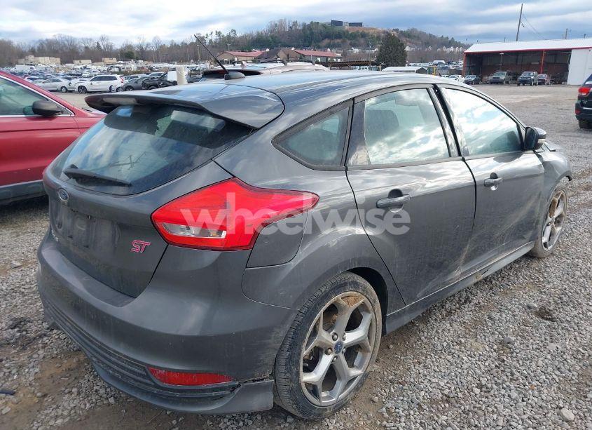 Photo 4 of 2015 Ford Focus ST (VIN 1FADP3L9XFL227184)