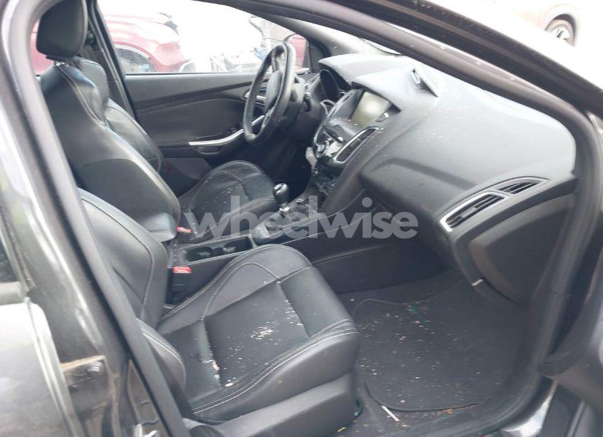 Photo 5 of 2015 Ford Focus ST (VIN 1FADP3L9XFL227184)