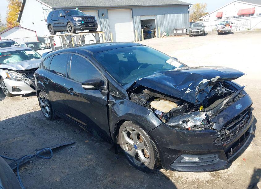 Photo 12 of 2015 Ford Focus ST (VIN 1FADP3L9XFL268320)