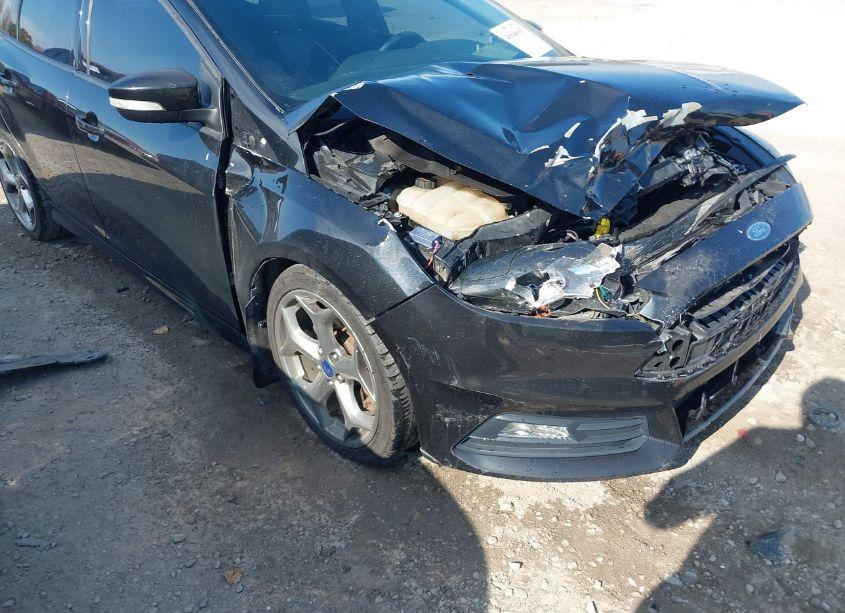 Photo 16 of 2015 Ford Focus ST (VIN 1FADP3L9XFL268320)