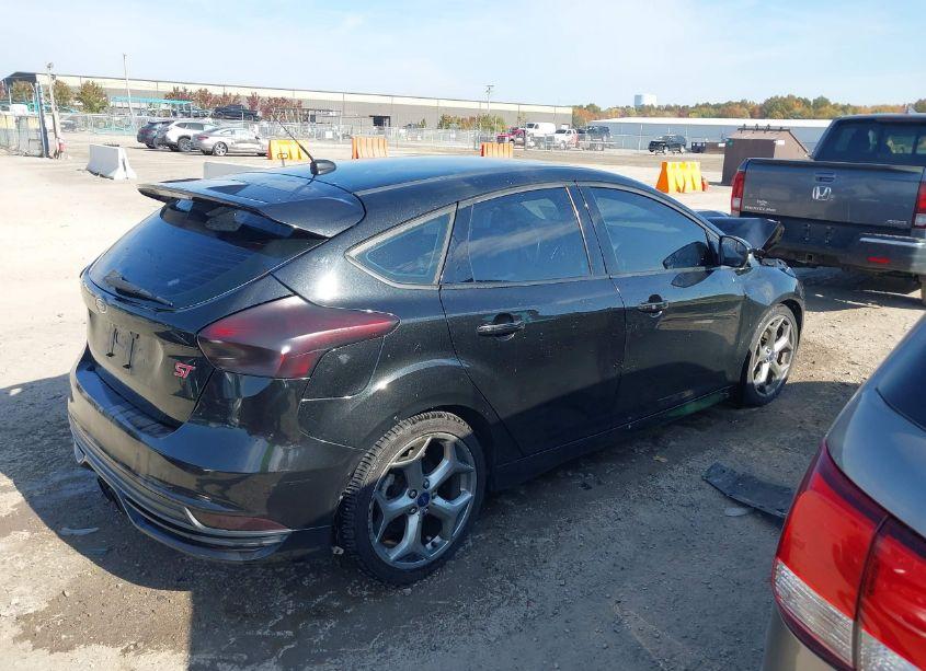 Photo 3 of 2015 Ford Focus ST (VIN 1FADP3L9XFL268320)