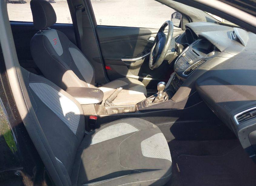 Photo 4 of 2015 Ford Focus ST (VIN 1FADP3L9XFL268320)
