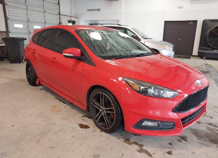 2015 Ford Focus ST (VIN 1FADP3L9XFL279608) main photo