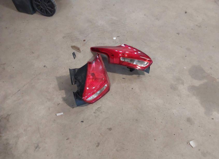 Photo 12 of 2015 Ford Focus ST (VIN 1FADP3L9XFL279608)