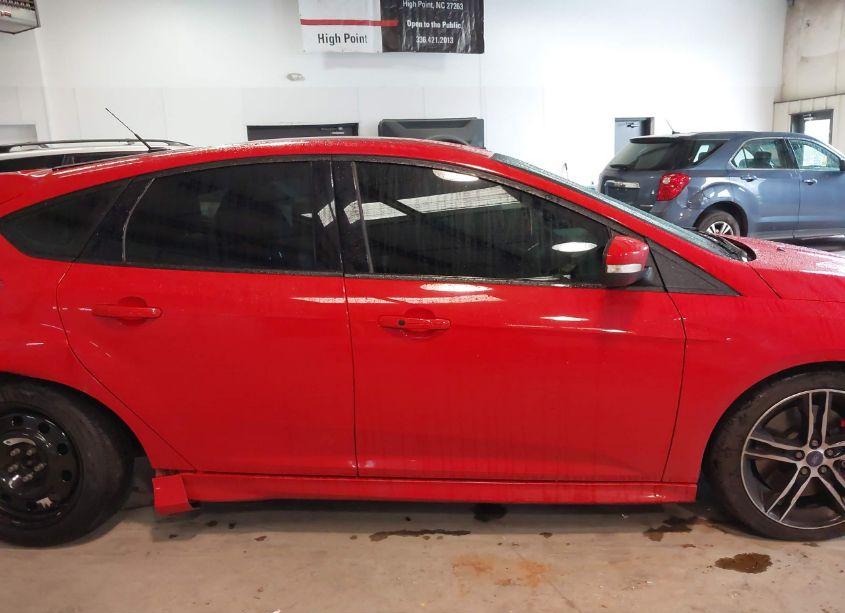 Photo 14 of 2015 Ford Focus ST (VIN 1FADP3L9XFL279608)