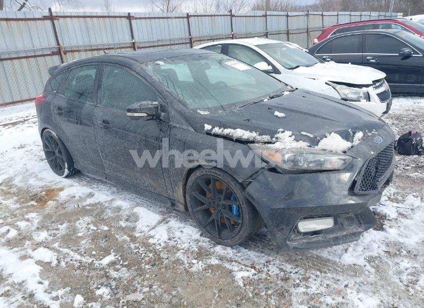 2015 Ford Focus ST (VIN 1FADP3L9XFL280578) main photo