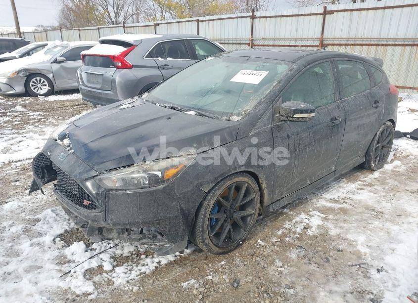 Photo 2 of 2015 Ford Focus ST (VIN 1FADP3L9XFL280578)