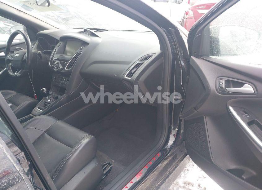 Photo 5 of 2015 Ford Focus ST (VIN 1FADP3L9XFL280578)