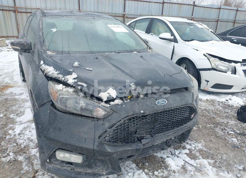 Photo 6 of 2015 Ford Focus ST (VIN 1FADP3L9XFL280578)