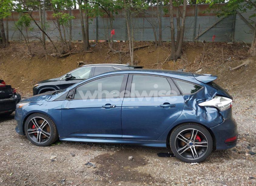 Photo 14 of 2018 Ford Focus ST (VIN 1FADP3L9XJL228182)