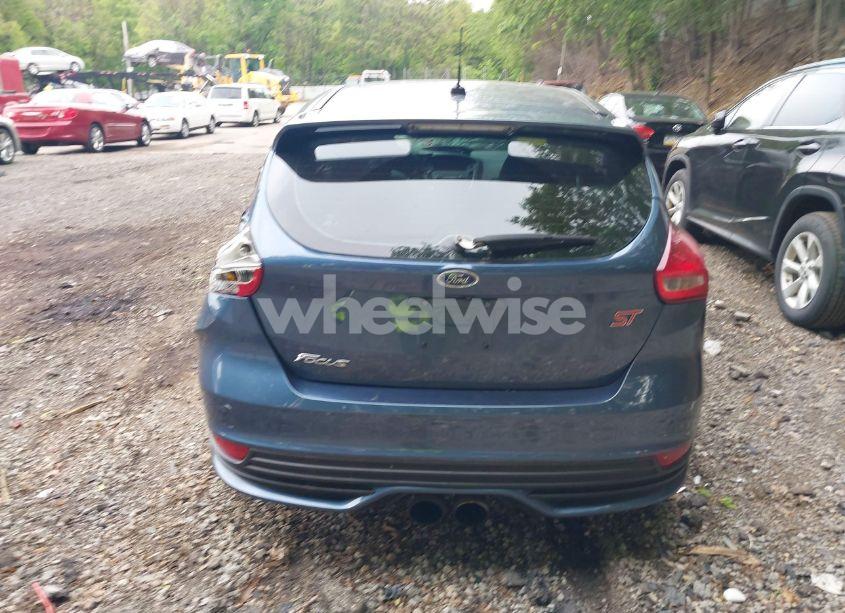 Photo 16 of 2018 Ford Focus ST (VIN 1FADP3L9XJL228182)