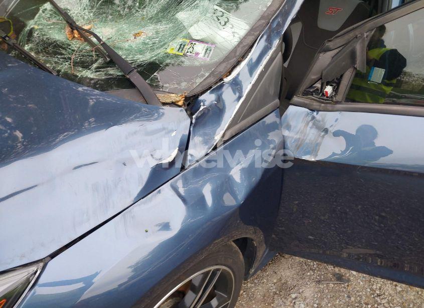 Photo 18 of 2018 Ford Focus ST (VIN 1FADP3L9XJL228182)