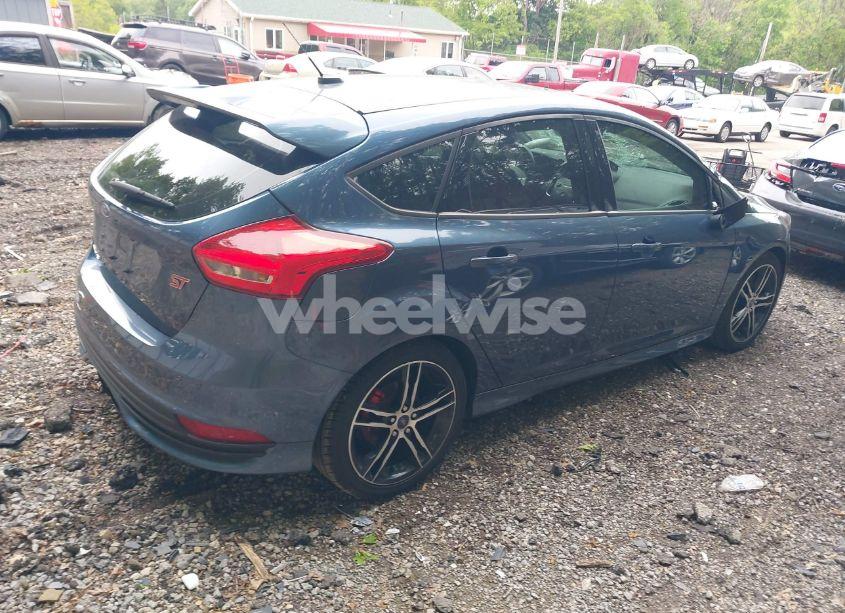 Photo 4 of 2018 Ford Focus ST (VIN 1FADP3L9XJL228182)