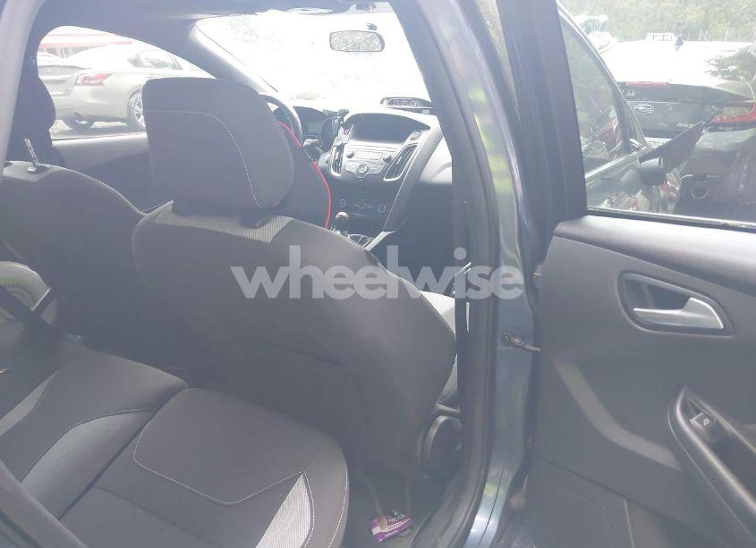 Photo 8 of 2018 Ford Focus ST (VIN 1FADP3L9XJL228182)