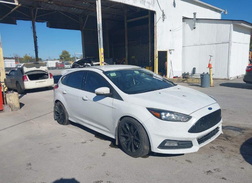2018 Ford Focus ST (VIN 1FADP3L9XJL230286) main photo