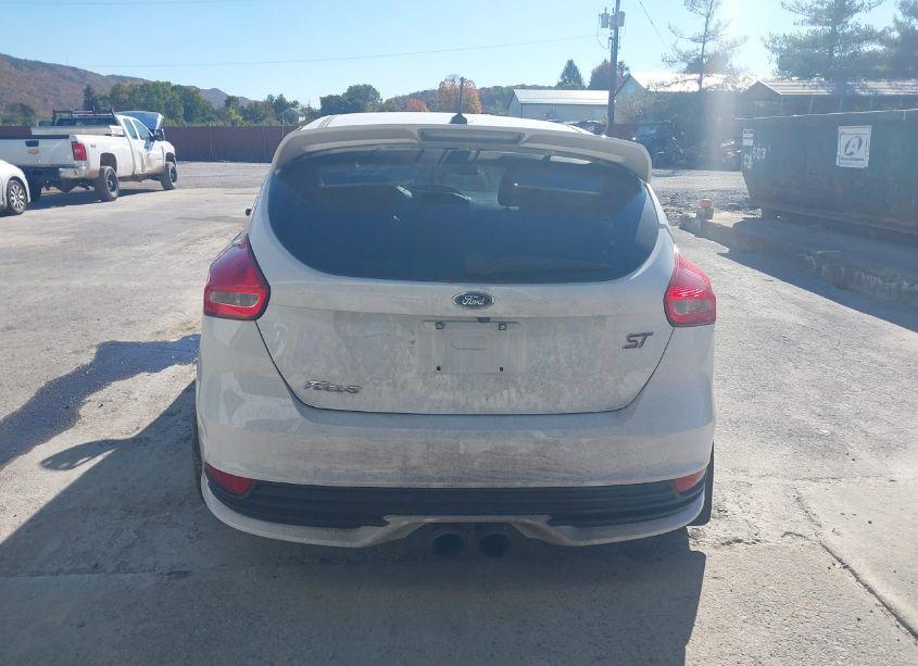 Photo 16 of 2018 Ford Focus ST (VIN 1FADP3L9XJL230286)
