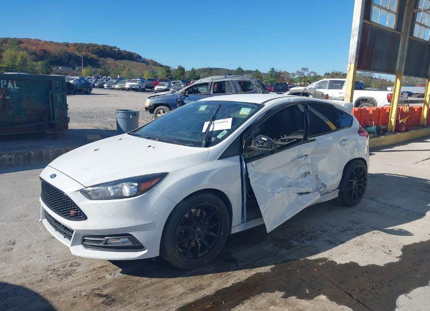 Photo 2 of 2018 Ford Focus ST (VIN 1FADP3L9XJL230286)