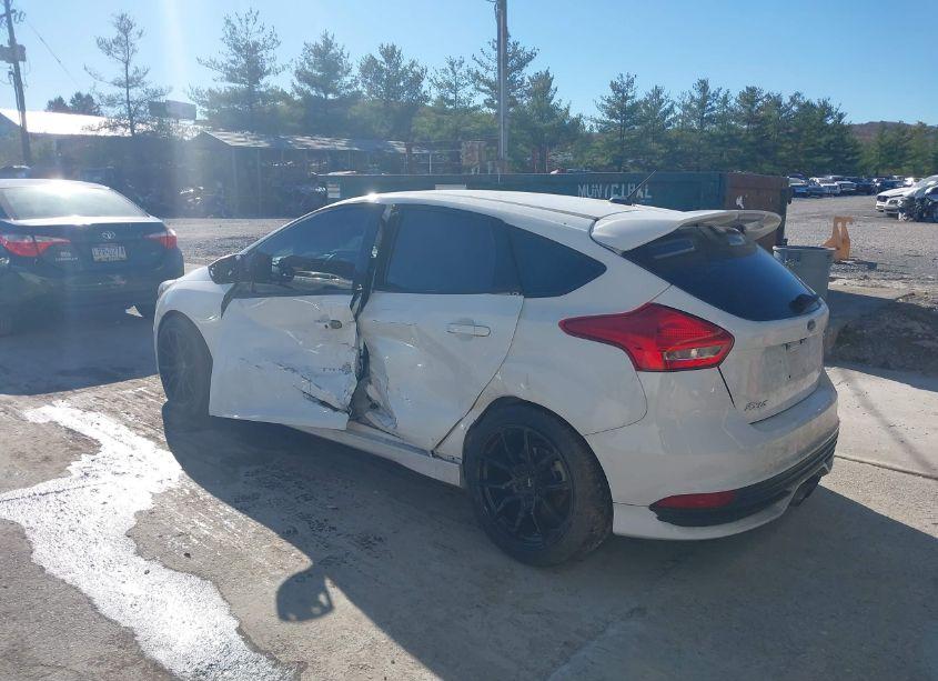 Photo 3 of 2018 Ford Focus ST (VIN 1FADP3L9XJL230286)