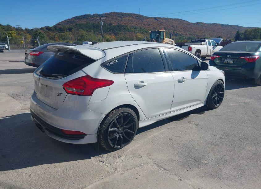 Photo 4 of 2018 Ford Focus ST (VIN 1FADP3L9XJL230286)