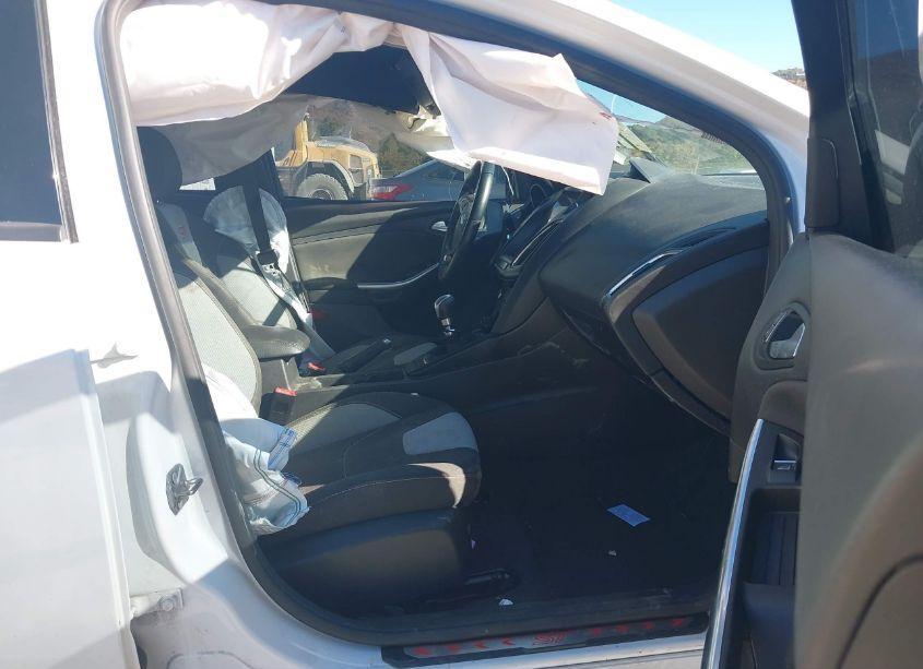 Photo 5 of 2018 Ford Focus ST (VIN 1FADP3L9XJL230286)