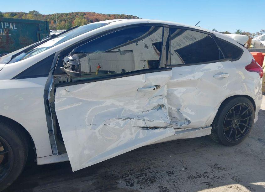 Photo 6 of 2018 Ford Focus ST (VIN 1FADP3L9XJL230286)