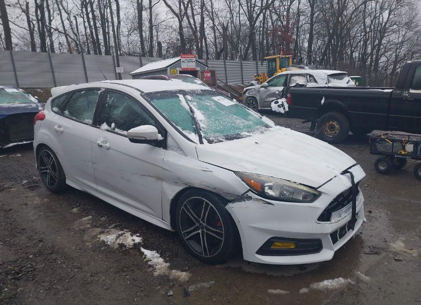 2018 Ford Focus ST (VIN 1FADP3L9XJL292089) main photo